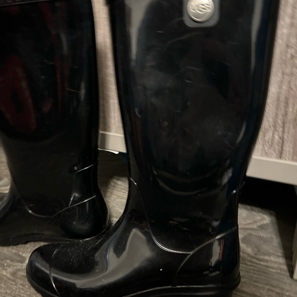 UGG Shoes - UGG Tall Rainboots. Black. Size 7.  Good Condition. Gently used.